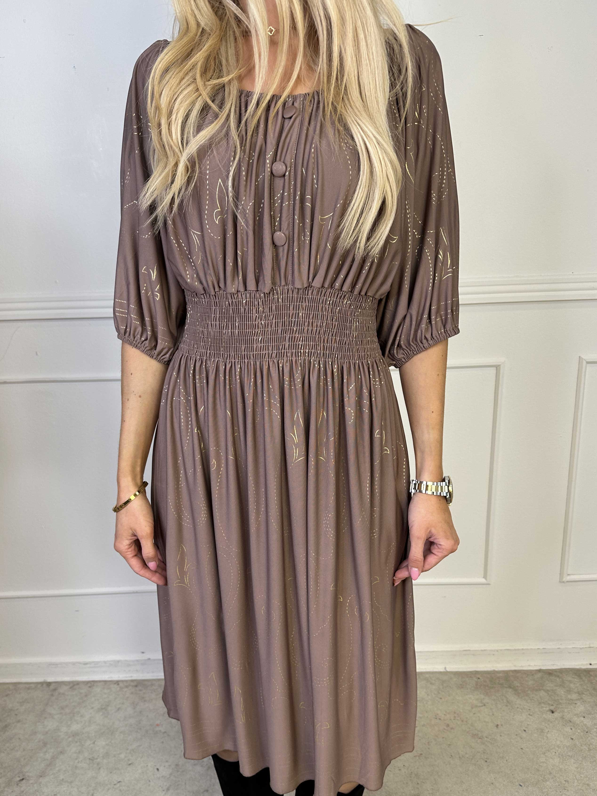 Cora Royal Gold Midi - Elastisk kjole med guld print